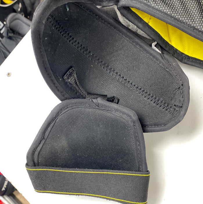 Used CCM Tacks 9040 Junior Medium Shoulder Pad