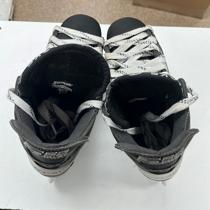 Used CCM Tacks 552 11D Player Skates