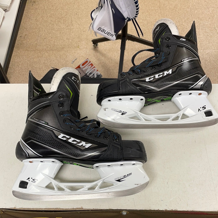 Used CCM RibCor 8EE Player Skates