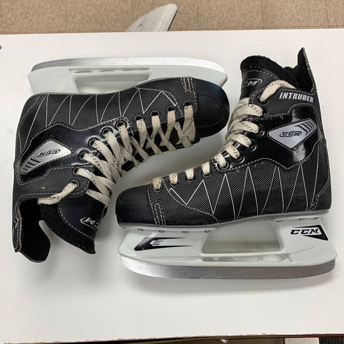 Used CCM Intruder 6D Player Skates