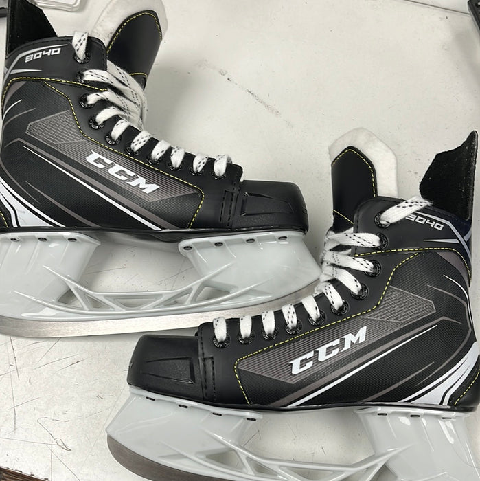 Used CCM Tacks 9040 7D Player Skate