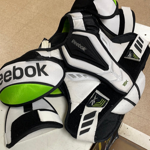 Used Reebok 16k Senior Medium Shoulder Pads