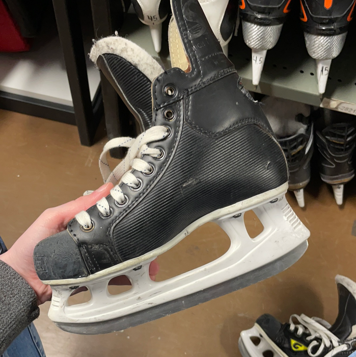 Used Graf Supra 705 4.5D Player Skates