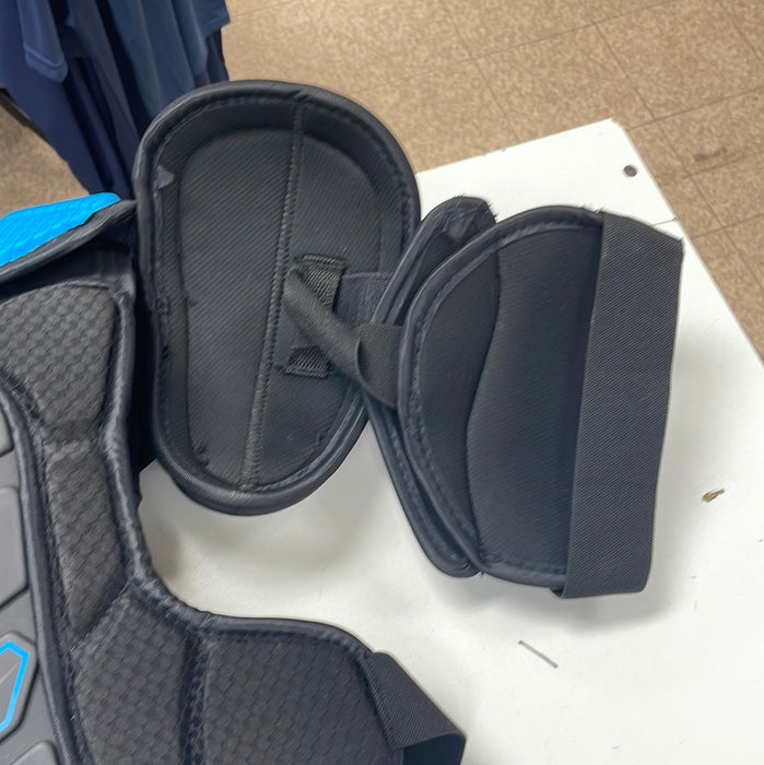 Used True XC9 Junior Large Shoulder Pads