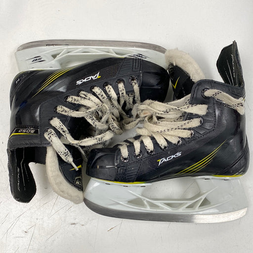 Used CCM Tacks 3052 2 D Skates