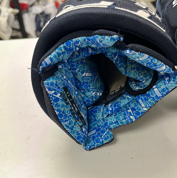 Used True XC5 11” Player Gloves