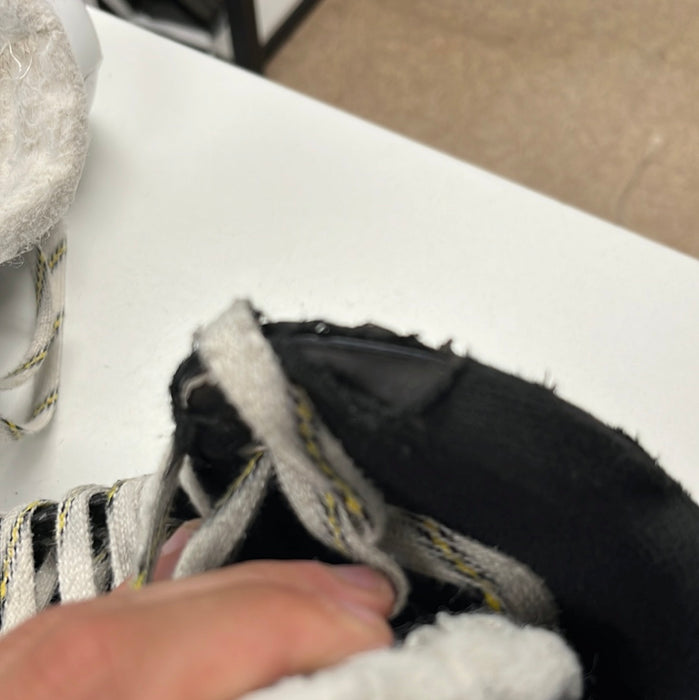 Used Bauer Tacks 4092 4.5 Goal Skate