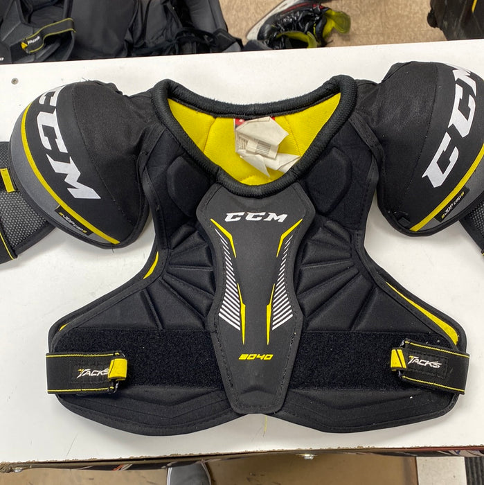 Used CCM Tacks 9040 Junior Medium Shoulder Pad