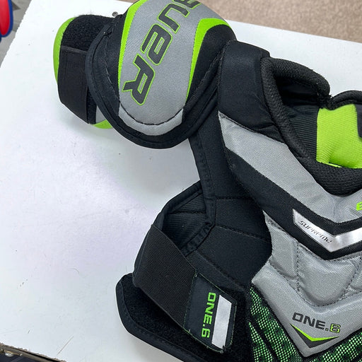 Used Bauer Supreme One.6 Junior Small Shoulder Pads