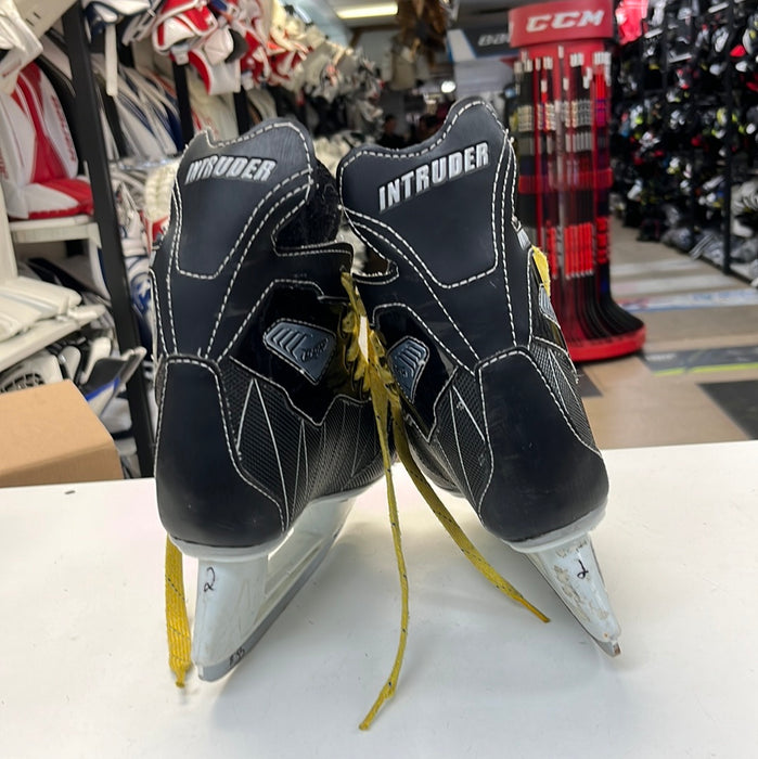 Used CCM Intruder 2D Junior Skate