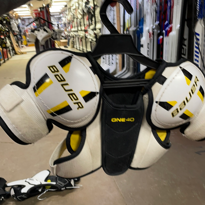 Used Bauer Supreme One40 Youth Medium Shoulder pad