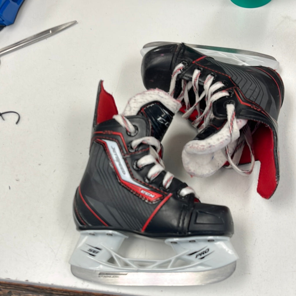 Used CCM JetSpeed 270 9Y Youth Skate Crow's Sports