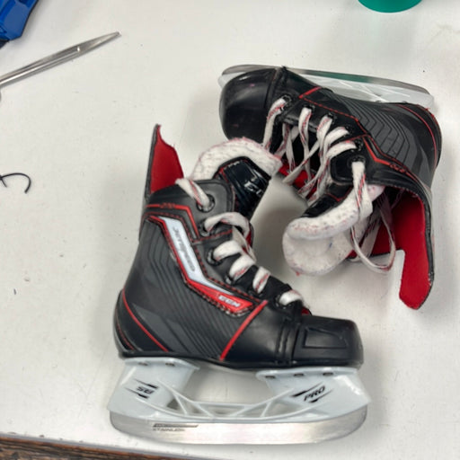 Used CCM JetSpeed 270 9Y Youth Skate