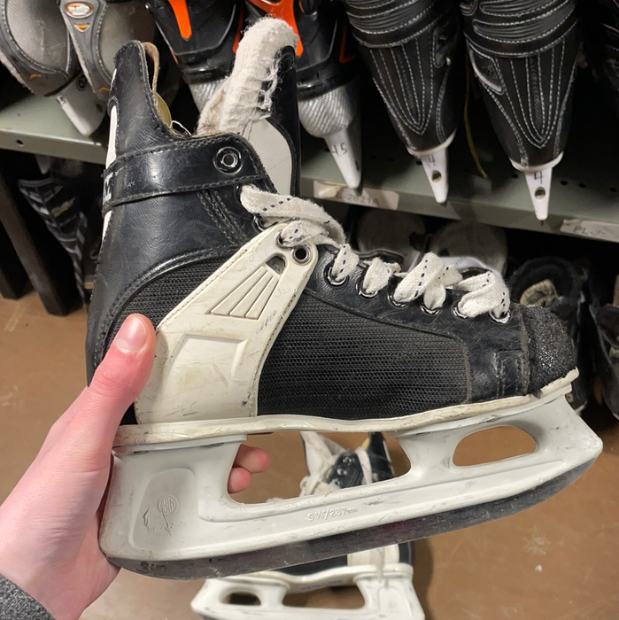 Used CCM Tacks 159 3D Player Skates