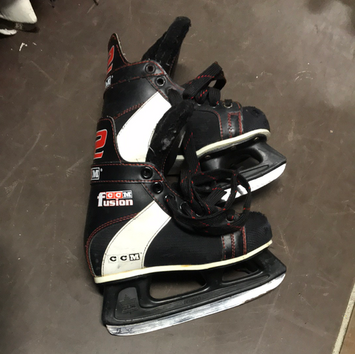 Used CCM Fusion 32 1D Skates
