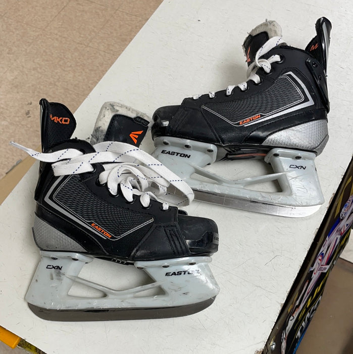 Used Easton Mako 11.5EE Youth Skates