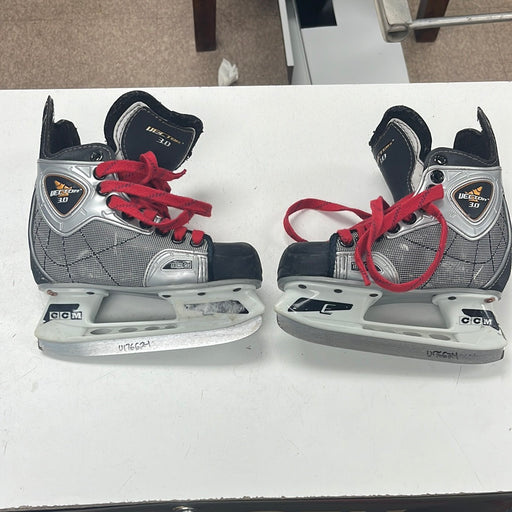 Used CCM Vector 3.0 11Y Youth Skate