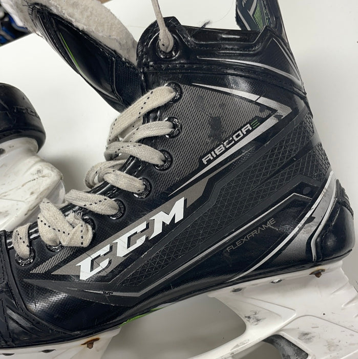 Used CCM RibCor 78k 7 EE Player Skates