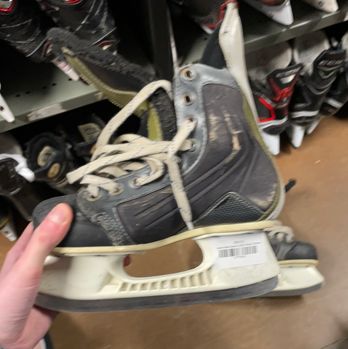 Used Nike Quest 4 3EE Player Skates