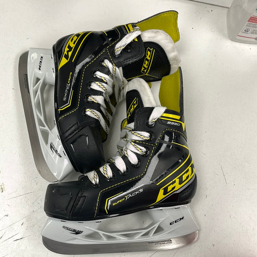 Used CCM SuperTacks 9380 Player Skates 11D Youth