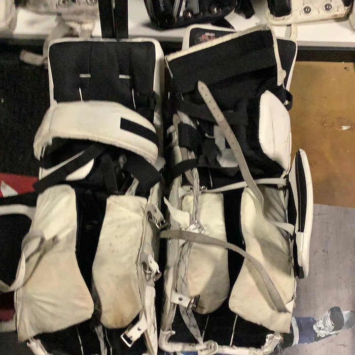 Used Bauer RX6 30+1” Leg Pads
