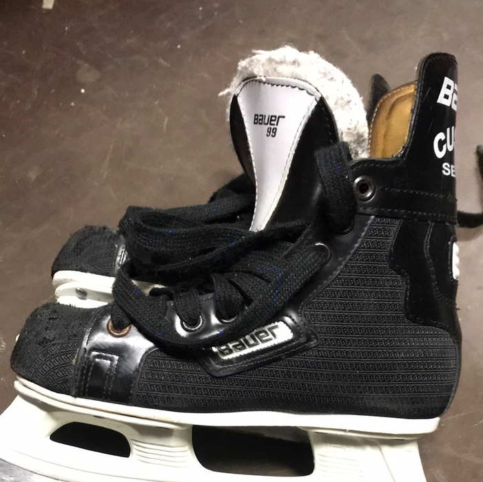 Used Bauer Custom Select 2D Skates