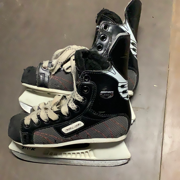 Used Bauer Impact 300 2D Player Skates