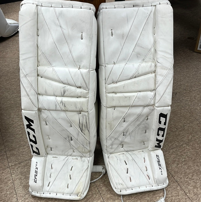 Used CCM Eflex 5.5 28”+1” Goalie Leg Pads