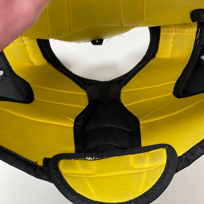 Used Bauer Supreme One40 Youth Shoulder Pads