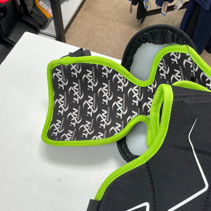 Used Winnwell AMP 500 Junior Medium Shoulder Pads