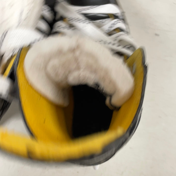 Used Bauer Supreme s160 13.5D Youth Skates