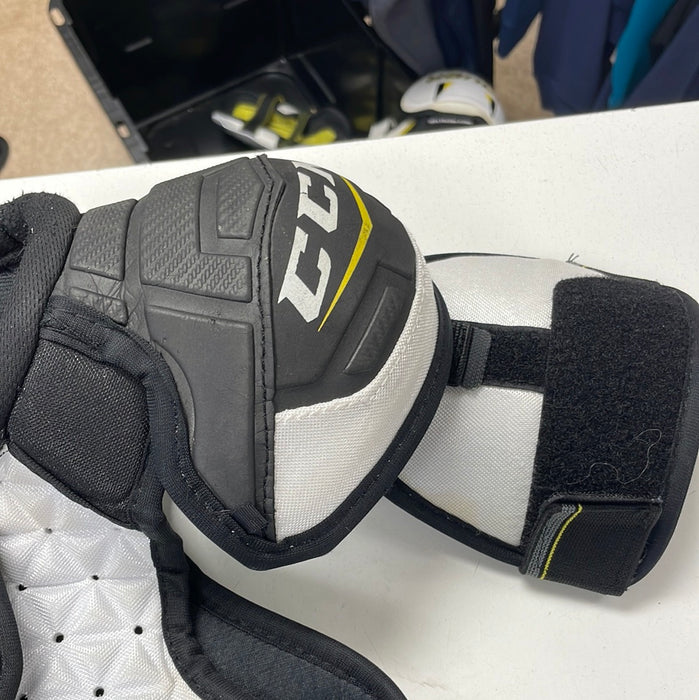 Used CCM Tacks 4052 Junior Small Shoulder Pads