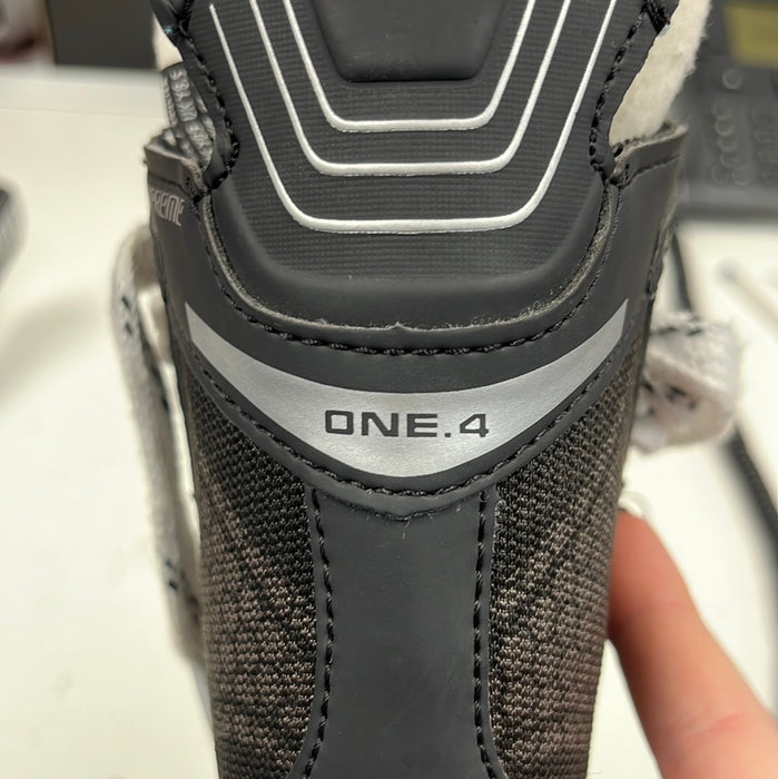 Used Bauer Supreme one.4 8 Skate