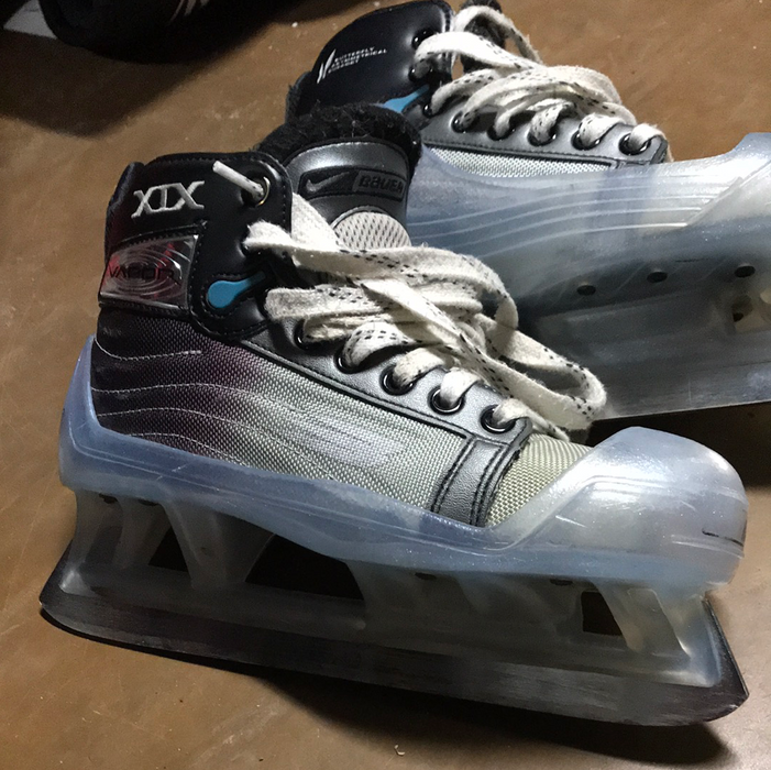 Used Bauer Vapor XIX 2.5EE Goal Skates