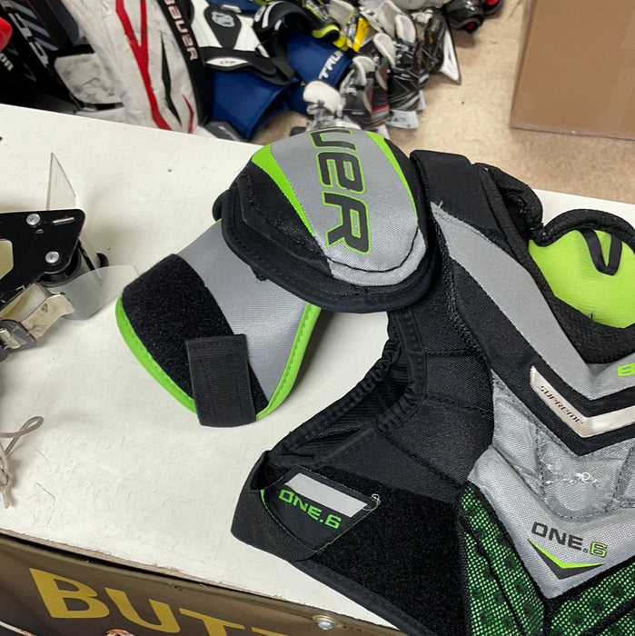 Used Bauer One.6 Junior Small Shoulder Pads