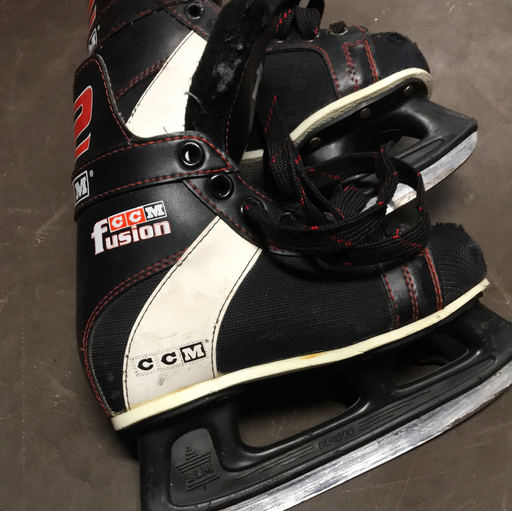 Used CCM Fusion 32 1D Skates