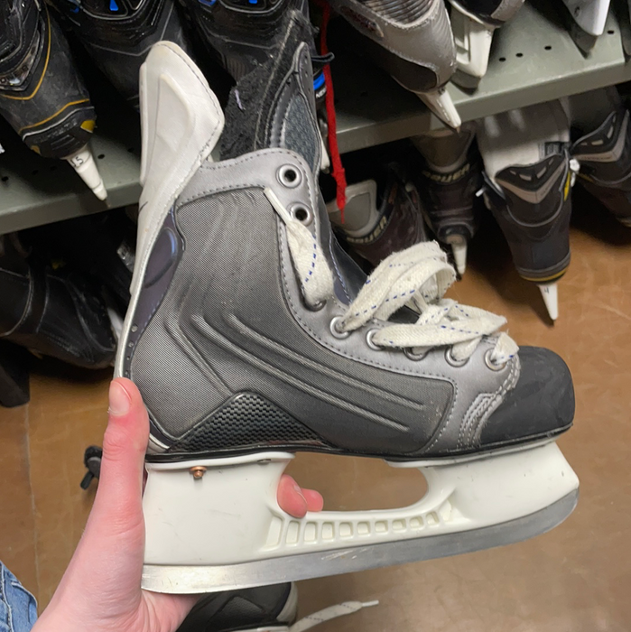 Used Nike Quest 2 3.5EE Player Skates
