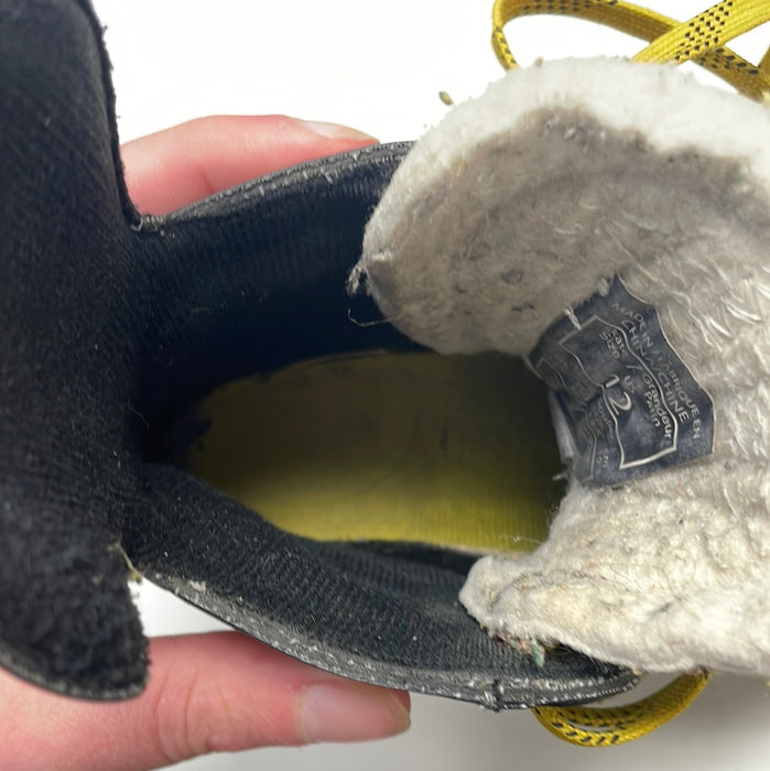 Used CCM Tacks 2052 12D Youth Skates