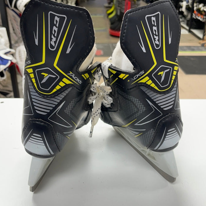 Used CCM Tacks 2092 8D Youth Skates