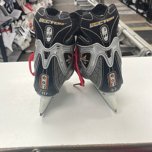 Used CCM Vector 3.0 11Y Youth Skate
