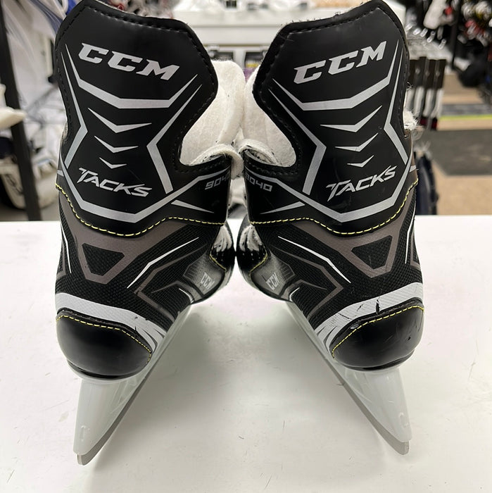 Used CCM Tacks 9040 12Y Player Skate