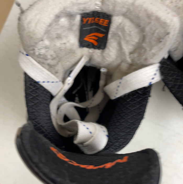 Used Easton Mako 11.5EE Youth Skates