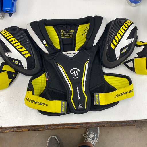 Used Warrior Dynasty Junior Large/Extra Large Shoulder Pads