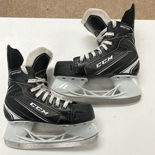 Used CCM Tacks 9040 1D Player Skates