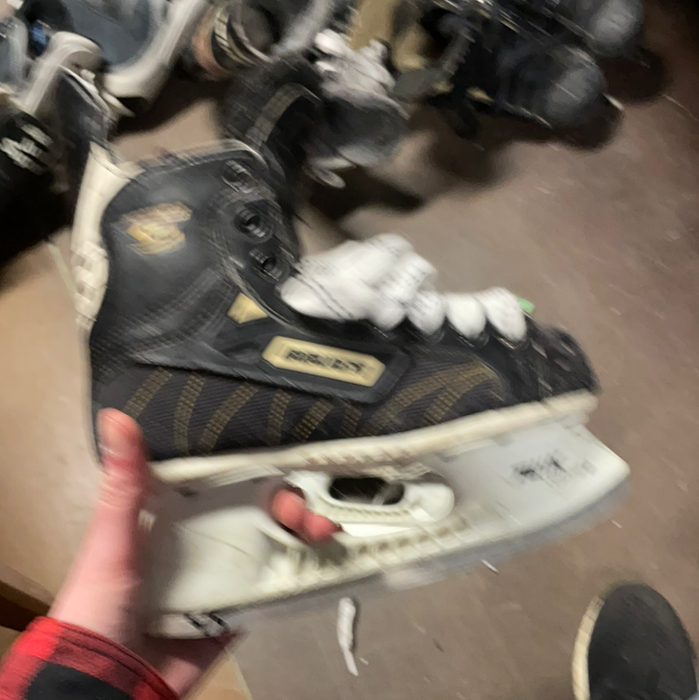 Used Bauer Supreme 1000 Plus 2EE Skates