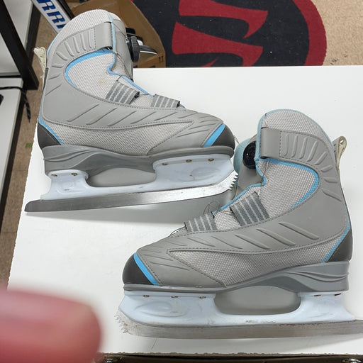 Used Reebok 8D Women’s Recreational Skates