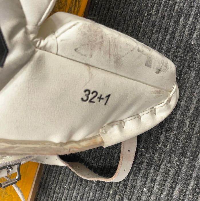Used CCM Extreme Flex II 860 32”+1” Goalie Pads