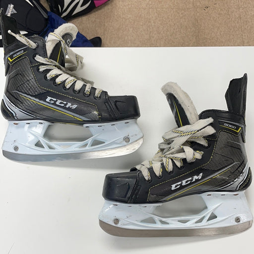 Used CCM Tacks 9060 5 EE Player Skates