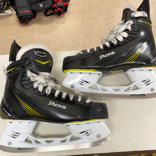 Used CCM Tacks 3052 9EE Player Skates