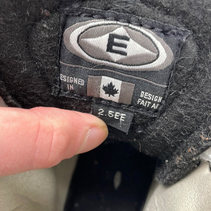 Used Easton Synergy 70 2.5 EE Skates